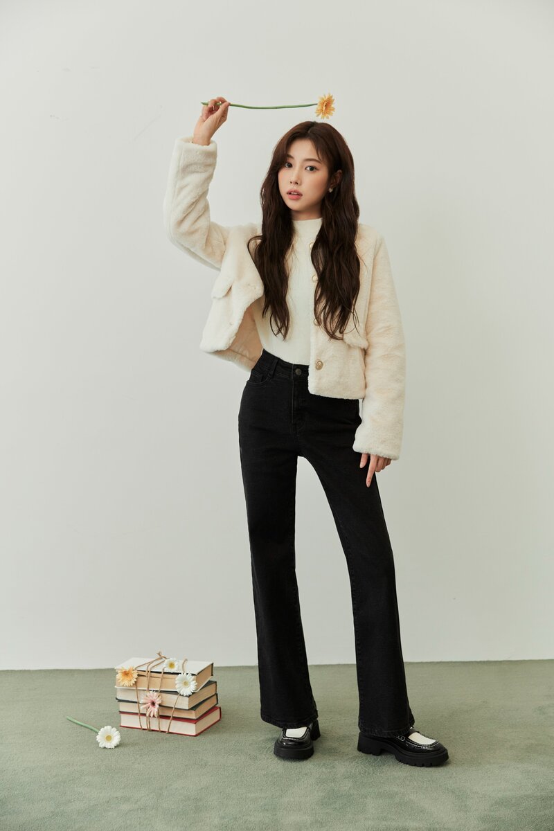 Kang Hyewon for Roem 2023 Pre-Winter Collection 'My Romantic Play' documents 8
