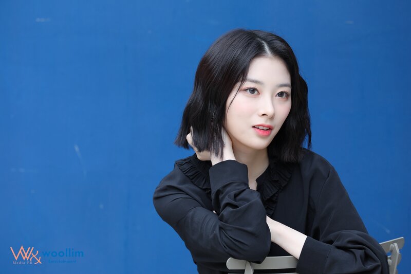 210531 WN Naver Post - Rocket Punch Interview Photos Behind documents 19