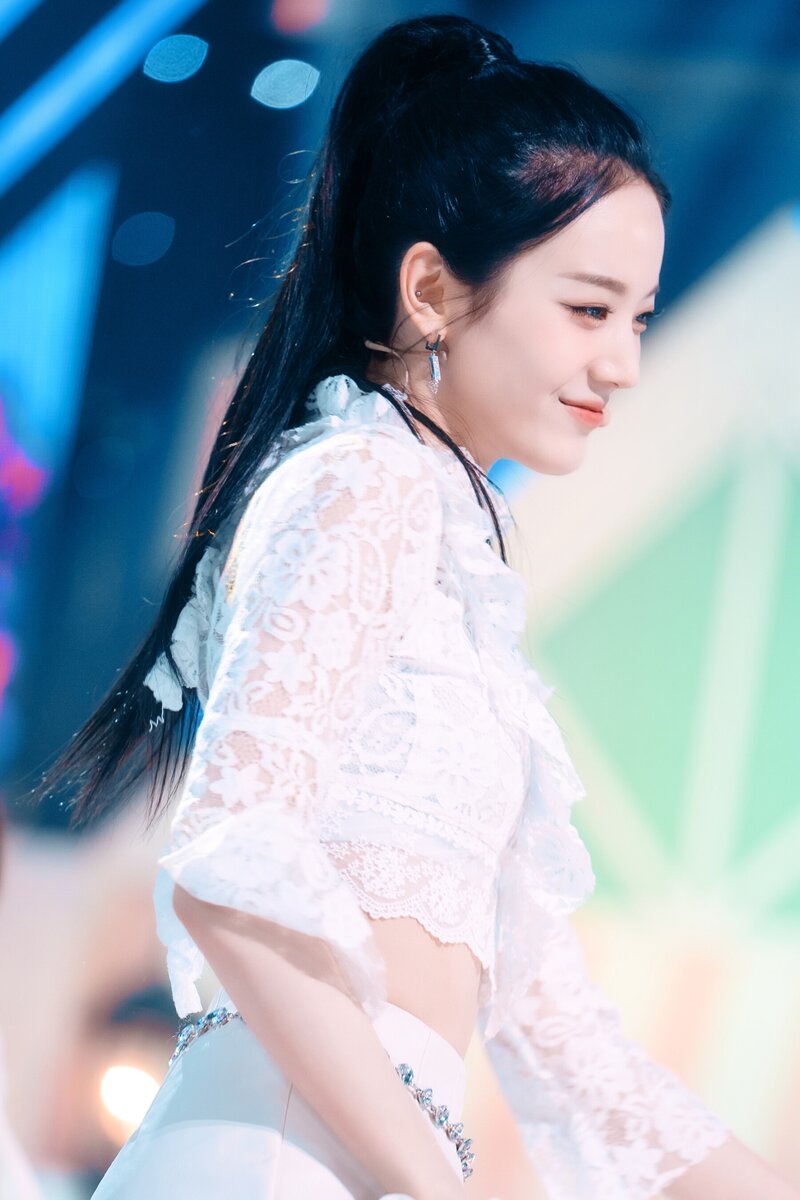 220123 fromis_9 Gyuri - 'DM' at Inkigayo documents 3