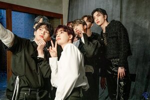 210606 - Naver Up10tion Connection Behind Photos