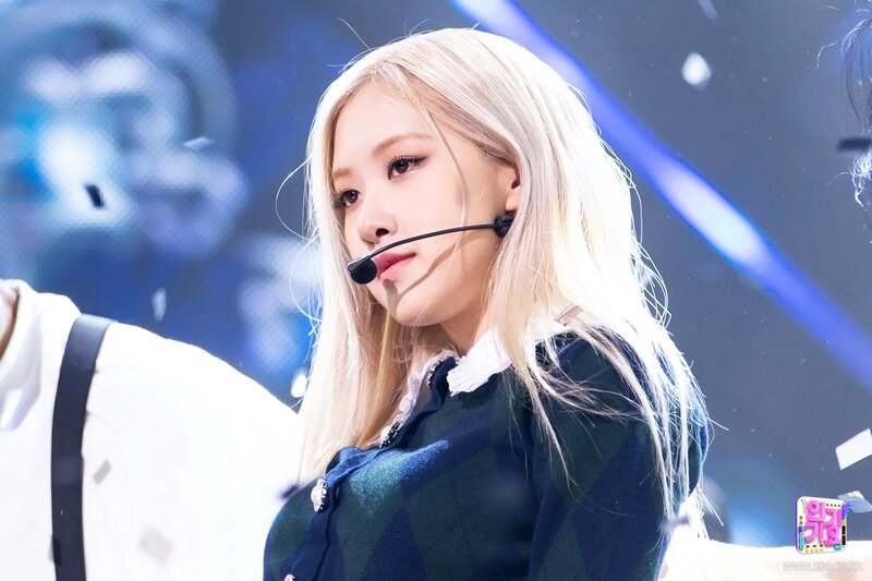 210404 Rosé - 'On The Ground' at Inkigayo documents 19