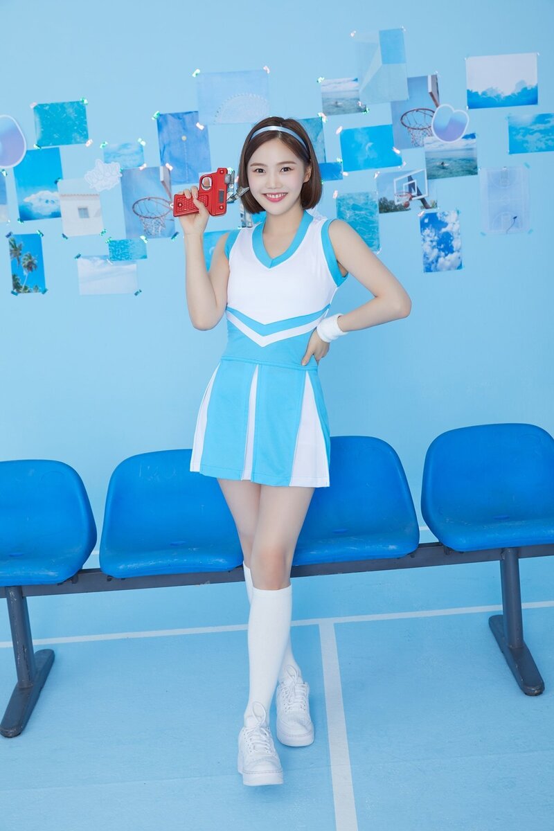 OH MY GIRL - Cute Concept 'Blizzard Blue' - Photoshoot by Universe documents 17
