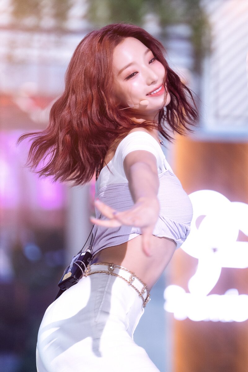 220703 fromis_9 Saerom - 'Stay This Way' at Inkigayo documents 11