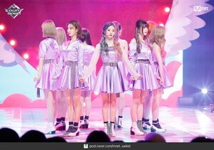 181018 fromis_9 - 'LOVE BOMB' at M COUNTDOWN