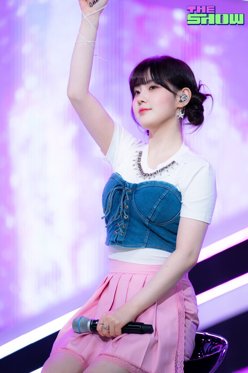 230425 Kep1er Chaehyun - 'Giddy' at THE SHOW documents 2