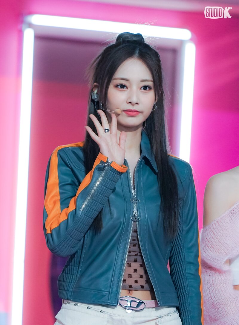 240222 - KBS Kpop Twitter Update with TZUYU - 'SET ME FREE' Music Bank Behind Photo documents 1