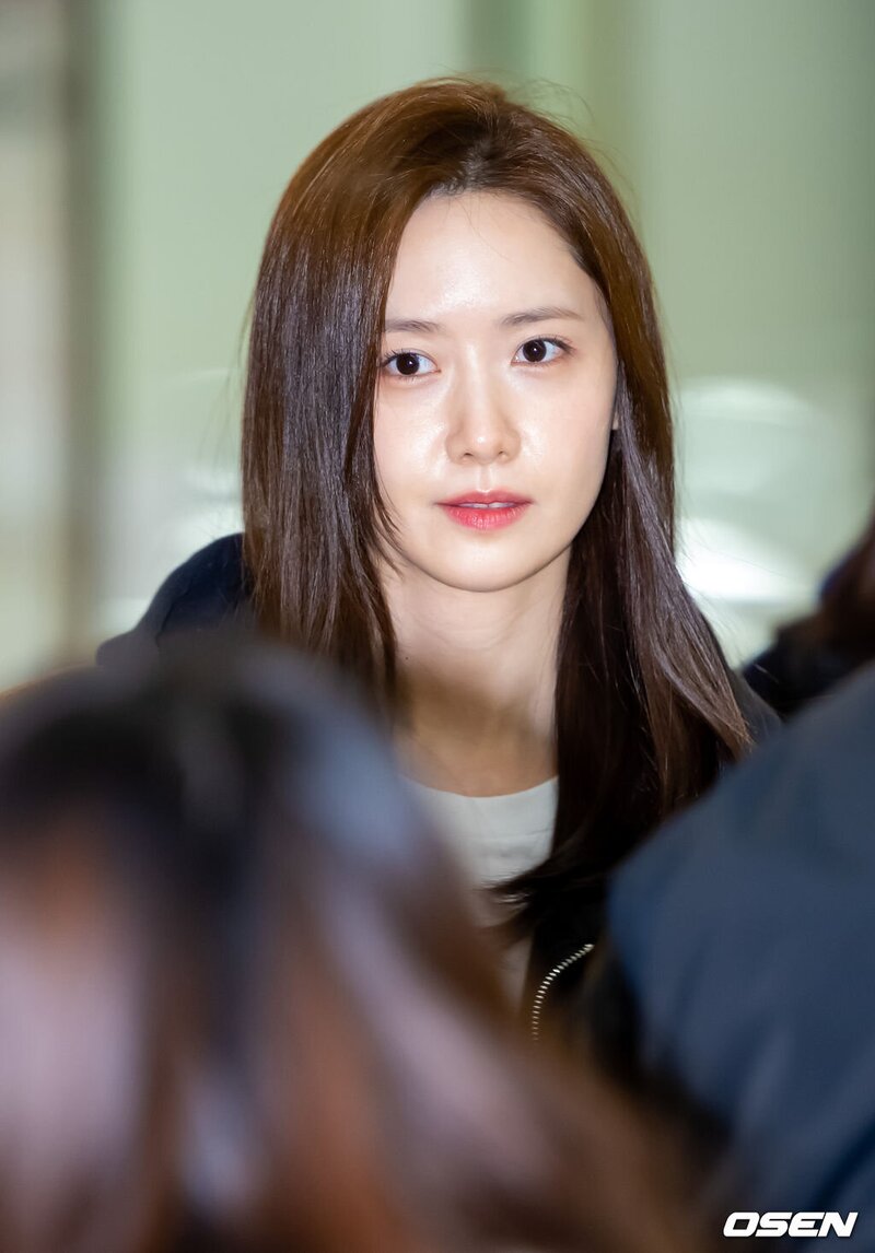 240213 Yoona at Gimpo International Airport documents 4