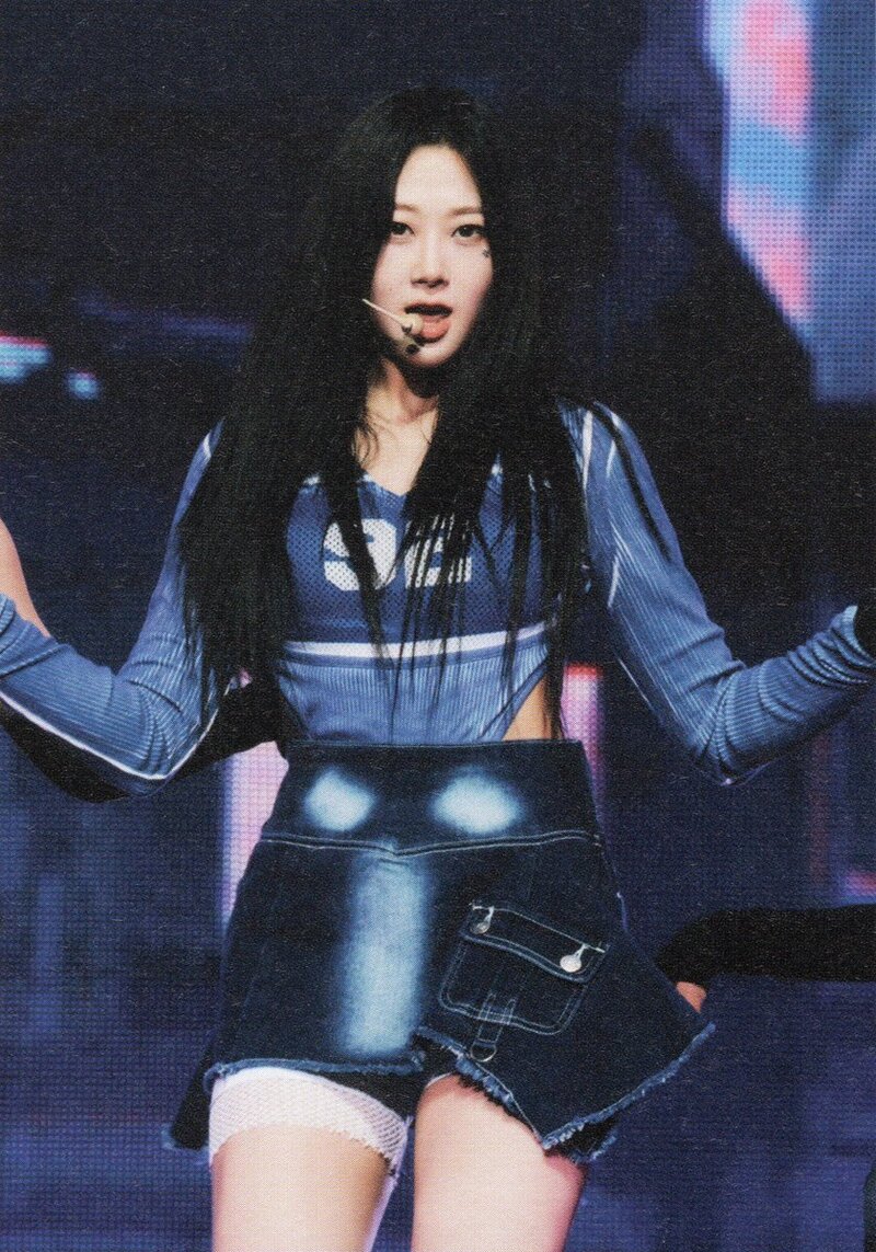AESPA 1ST CONCERT SYNK: HYPER LINE PHOTOBOOK Giselle (SCANS) documents 9