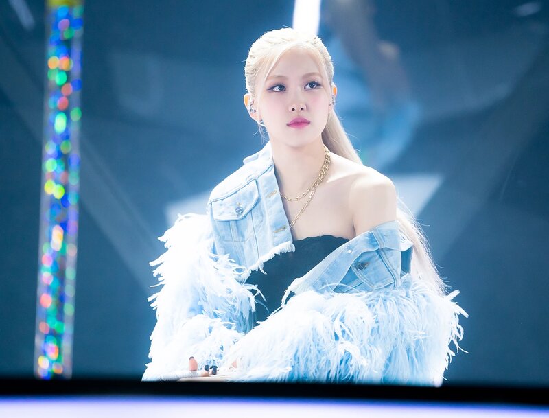 210314 - ROSÉ at SBS Inkigayo - GONE - ON THE GROUND (Solo Debut) documents 13