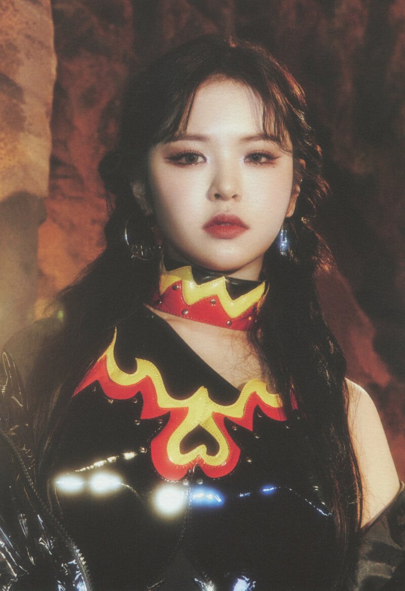 EVERGLOW "Return of the Girls" Album Scans documents 4