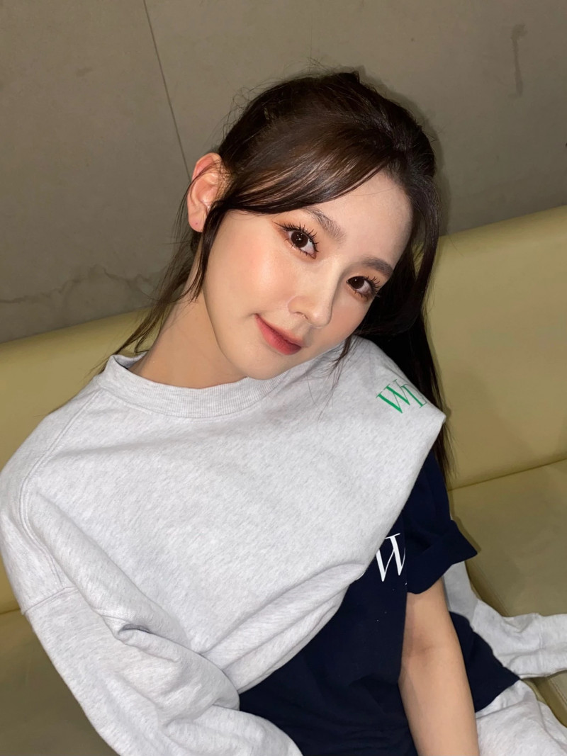 210401 (G)I-DLE SNS Update - Miyeon documents 4