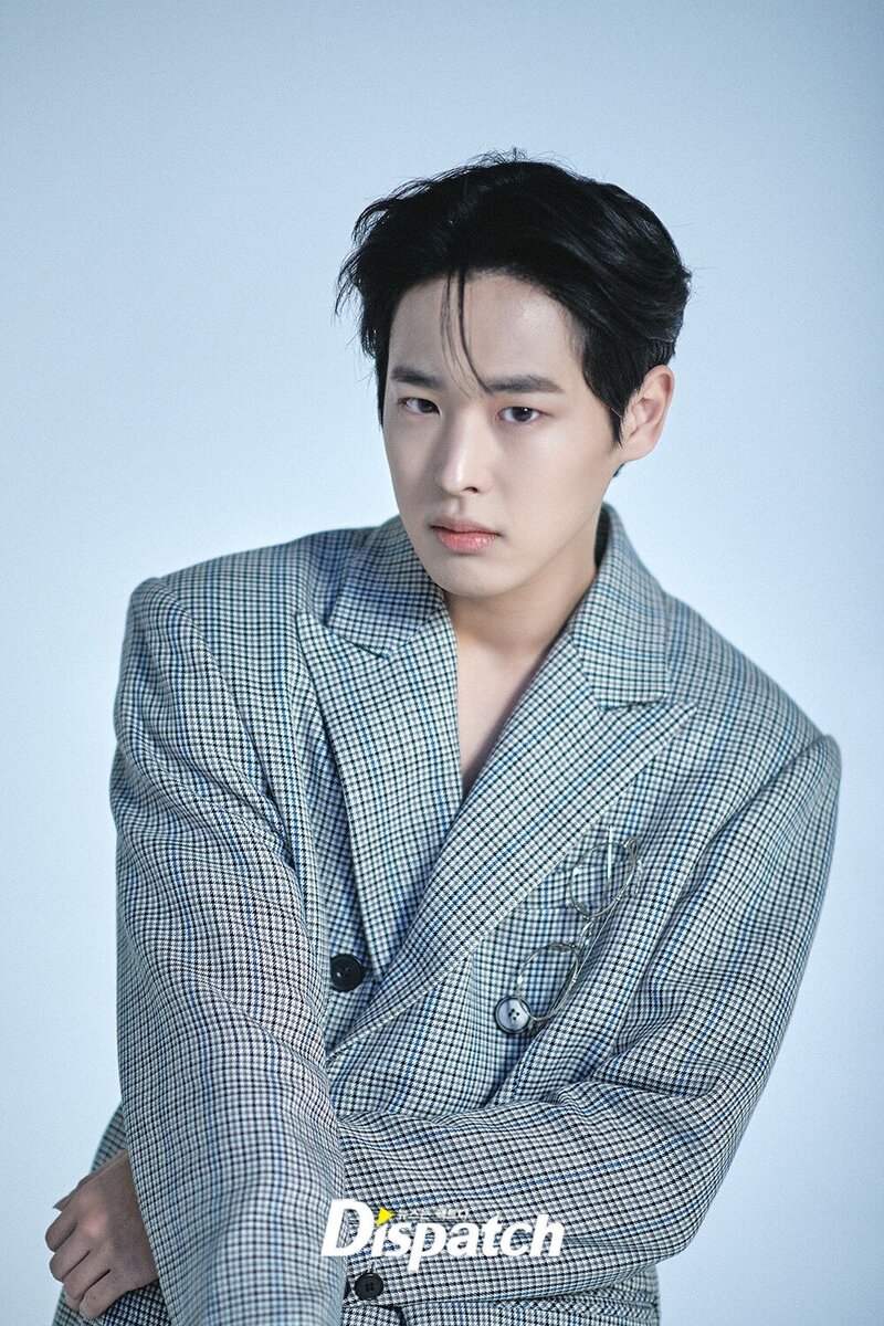 220118 BYUNG CHAN- 'CHRONOGRAPH' Photoshoot by DISPATCH documents 1