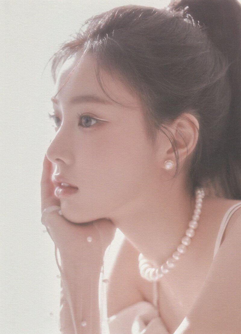 Kang Hyewon - Winter Special Album [W] (Scans) documents 2