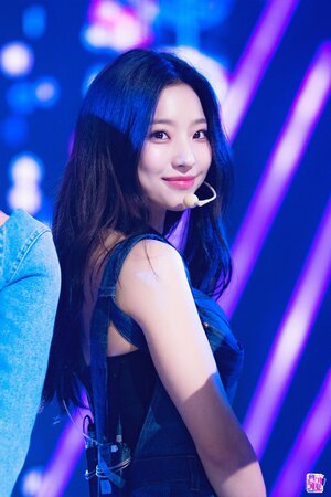 230618 fromis_9 Saerom - '#menow' at Inkigayo