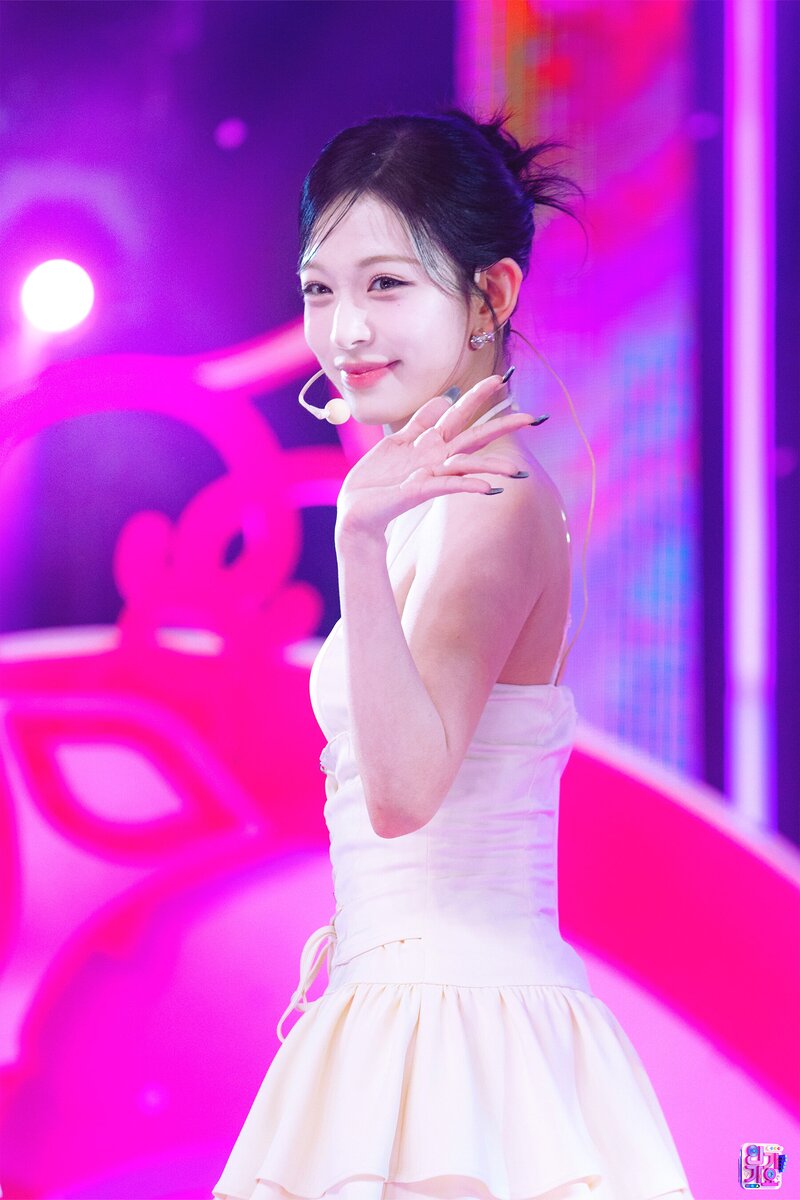 230611 fromis_9 Chaeyoung - ‘#memos’ at Inkigayo documents 2