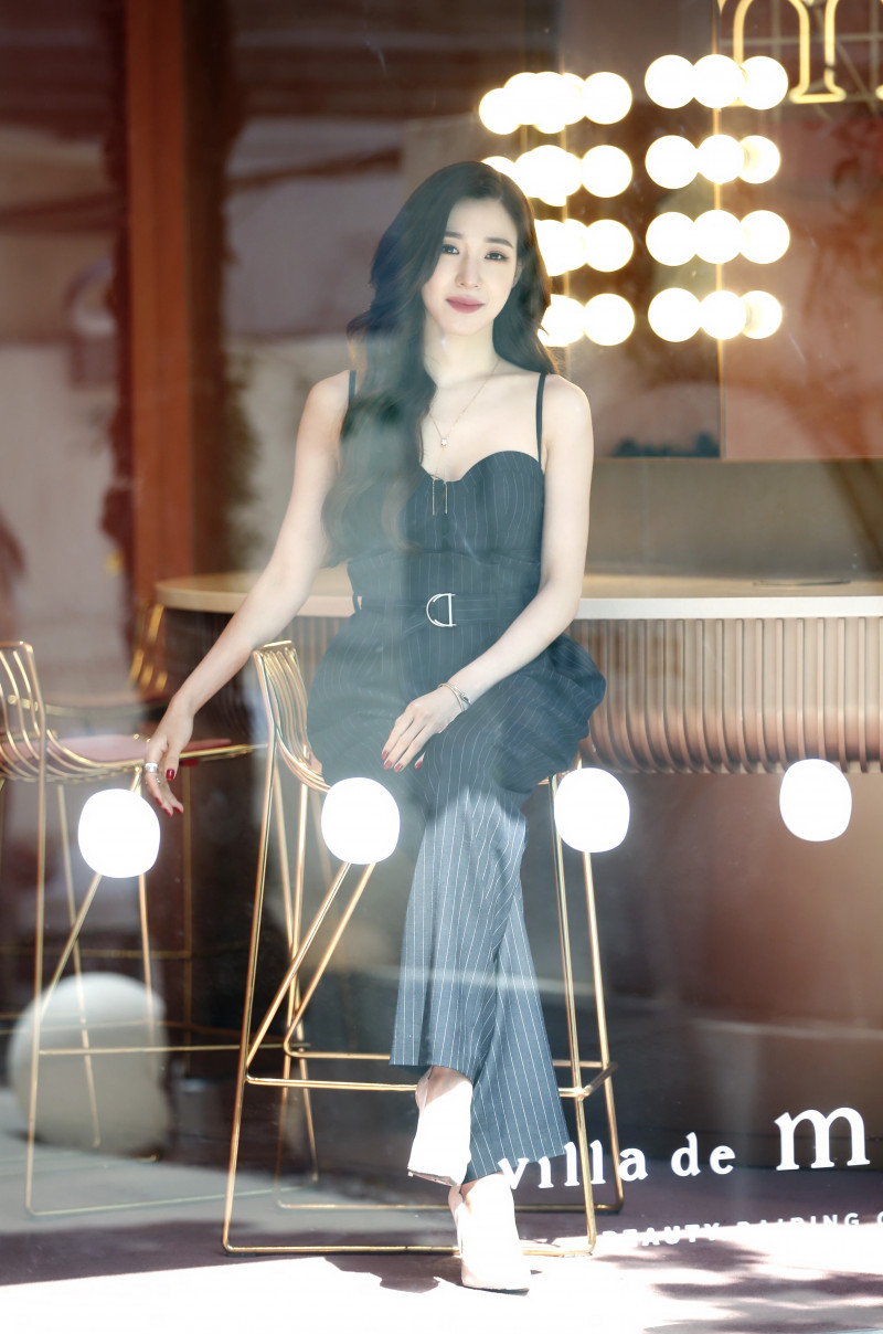 210419 Tiffany Young - Chicago Musical Interview Photos documents 5
