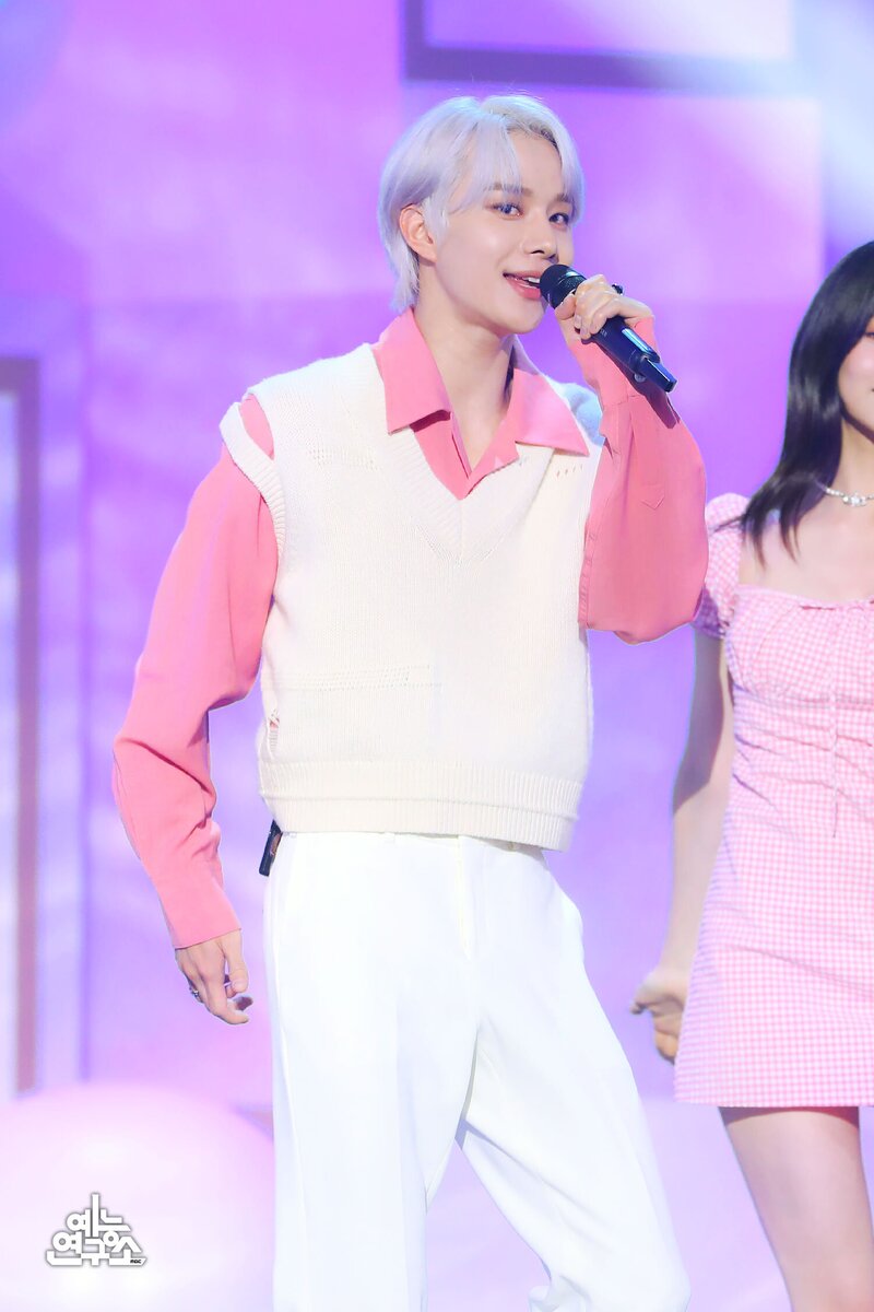 210814 Music Core MC's Jungwoo x Minju x Lee Know at Music Core documents 3