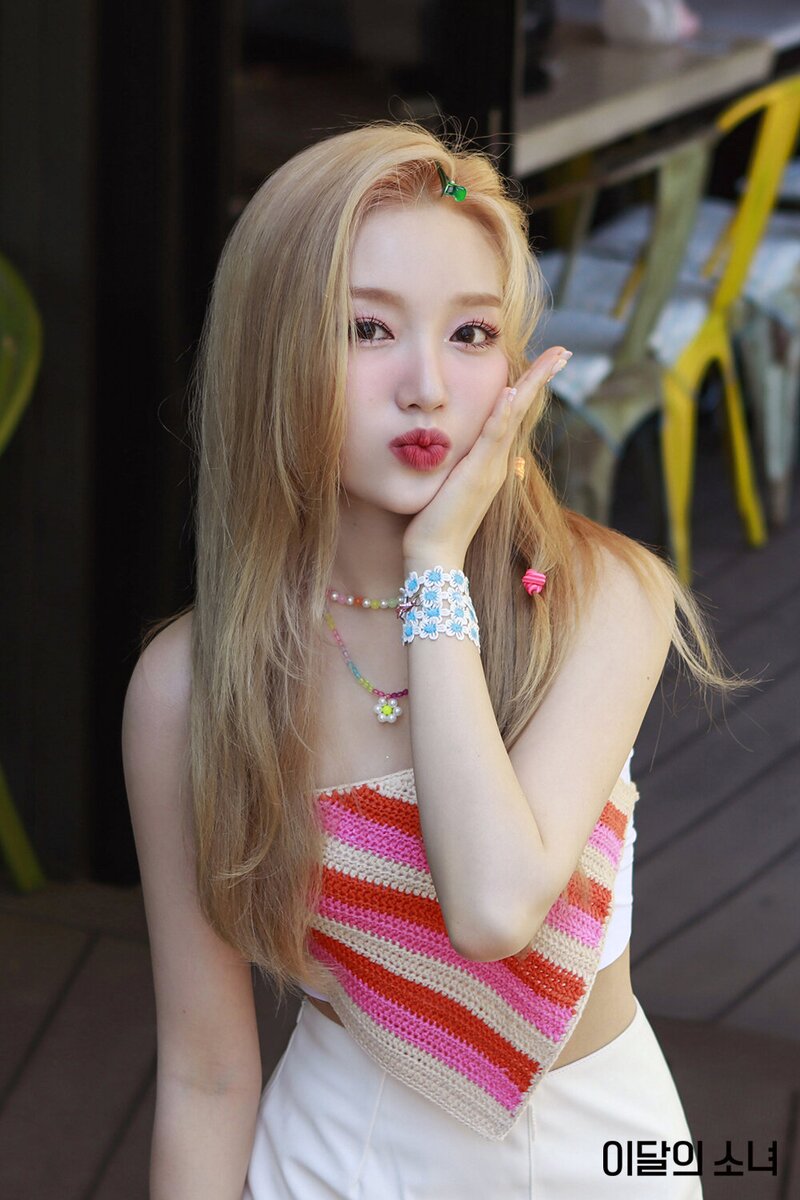 LOONA Fancafe - 2022 Summer Package Behind Photos documents 2
