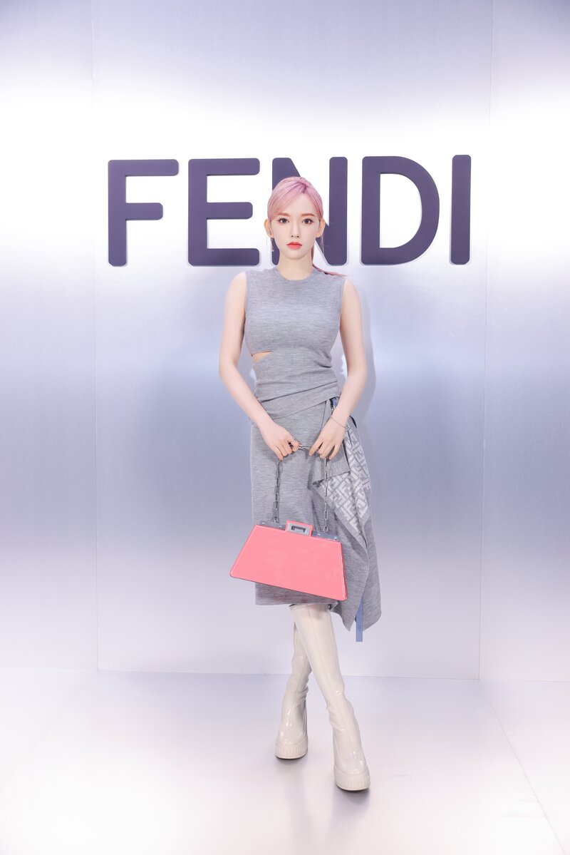 230222 Cheng Xiao Weibo Studio - Fendi Fashion Week documents 1