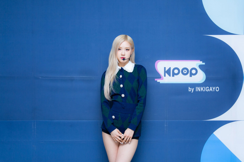 210404 SBS Twitter Update - Rosé at Inkigayo Photo Wall documents 1