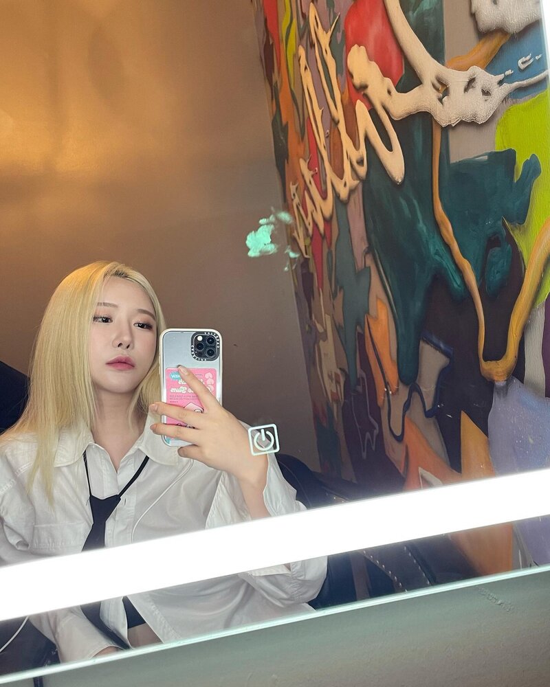 220718 Brave Girls Minyoung Instagram Update documents 6