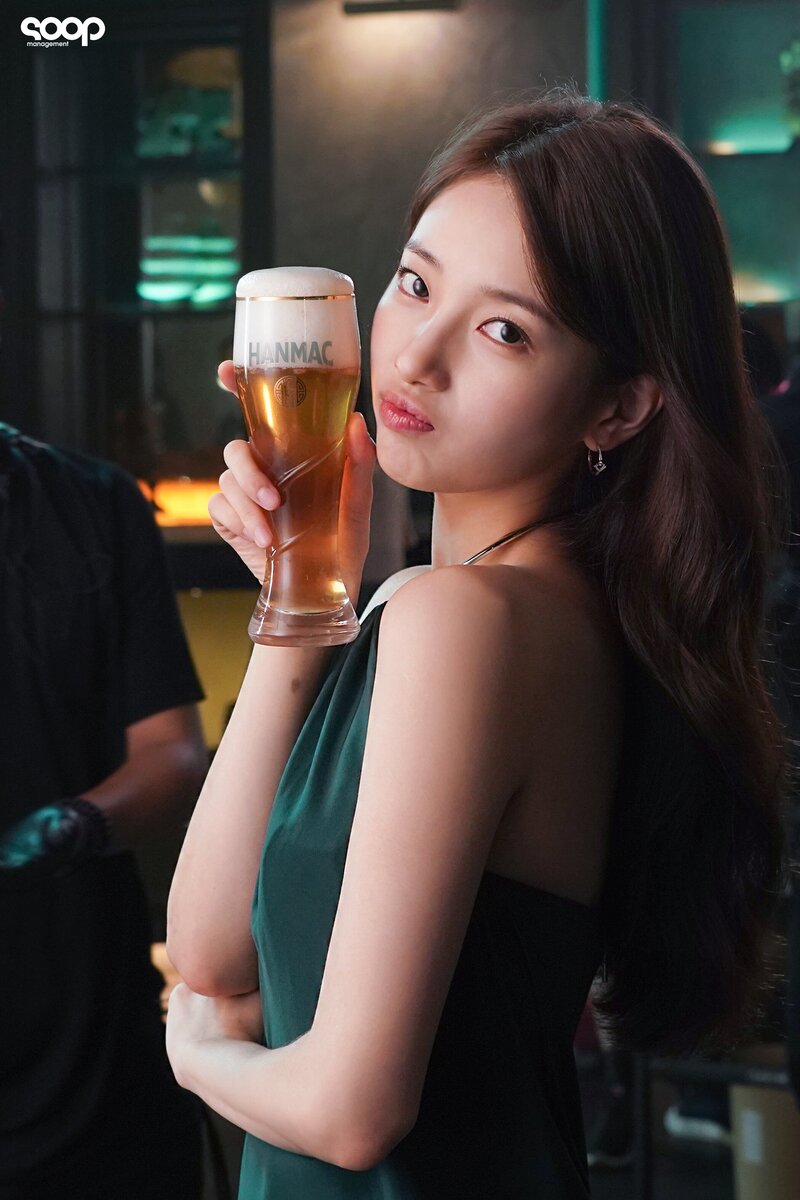 230912 SOOP Naver Post - Suzy - Hanmac Beer Ad Filming Behind documents 4