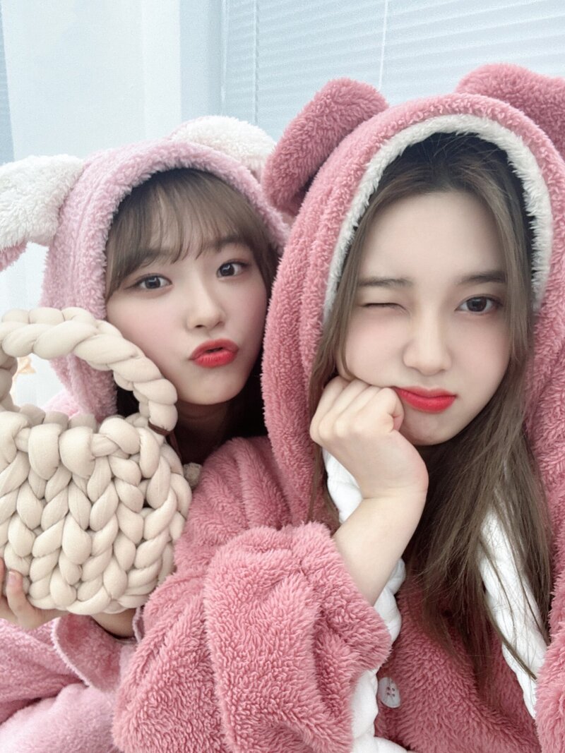 221202 LIGHTSUM Twitter Update - Nayoung and Yujeong documents 3