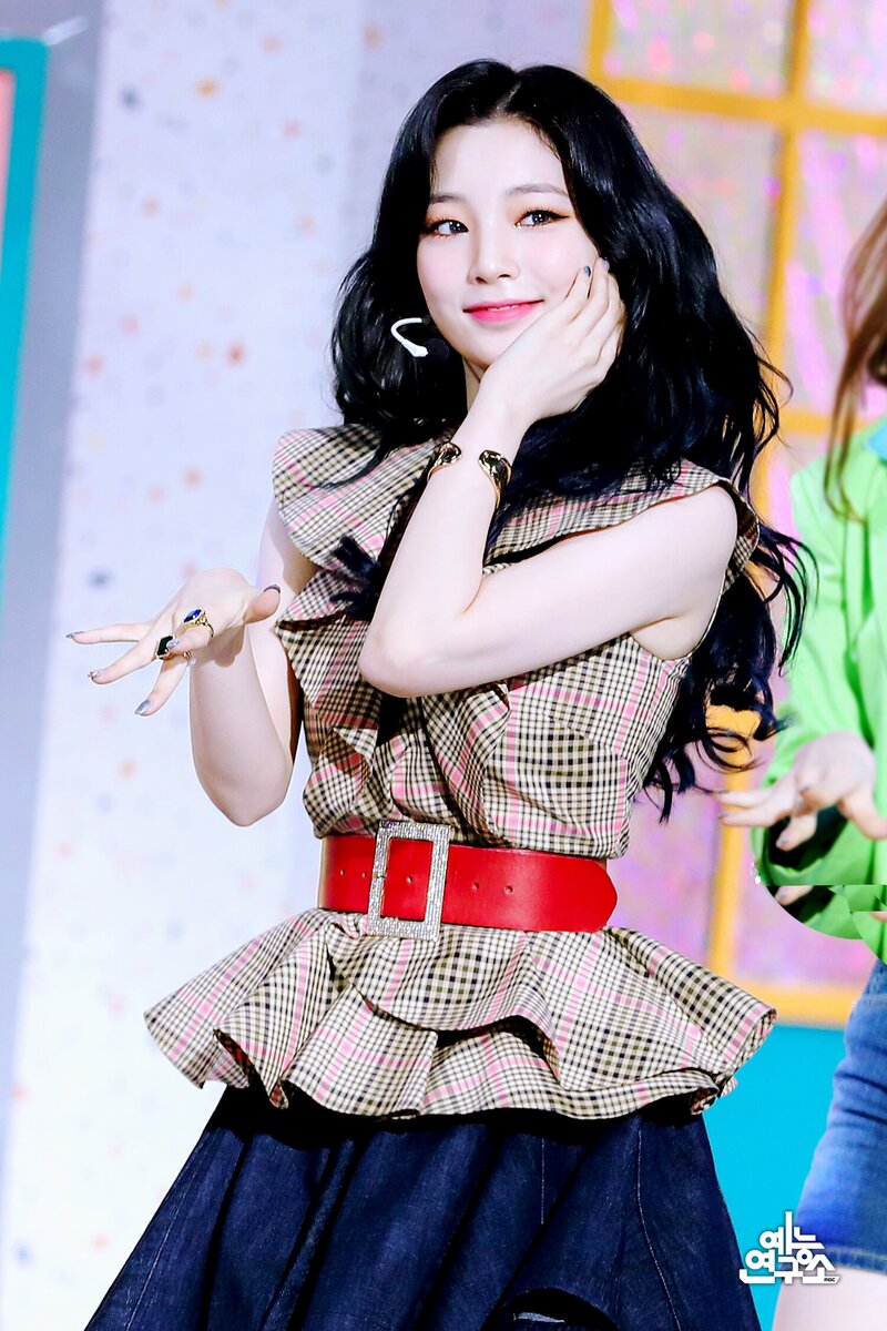 210522 Rocket Punch - 'Ring Ring' at Music Core documents 12