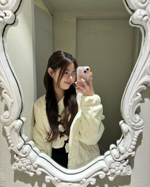 240204 UNIS Instagram Update - Yoona