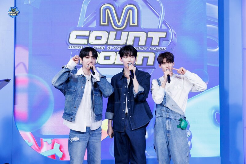 240404 MC Hanbin, Sohee, and Jaehyun at M Countdown documents 7