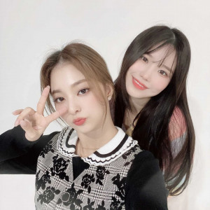 210408 fromis_9 Twitter Update - Hayoung & Nagyung
