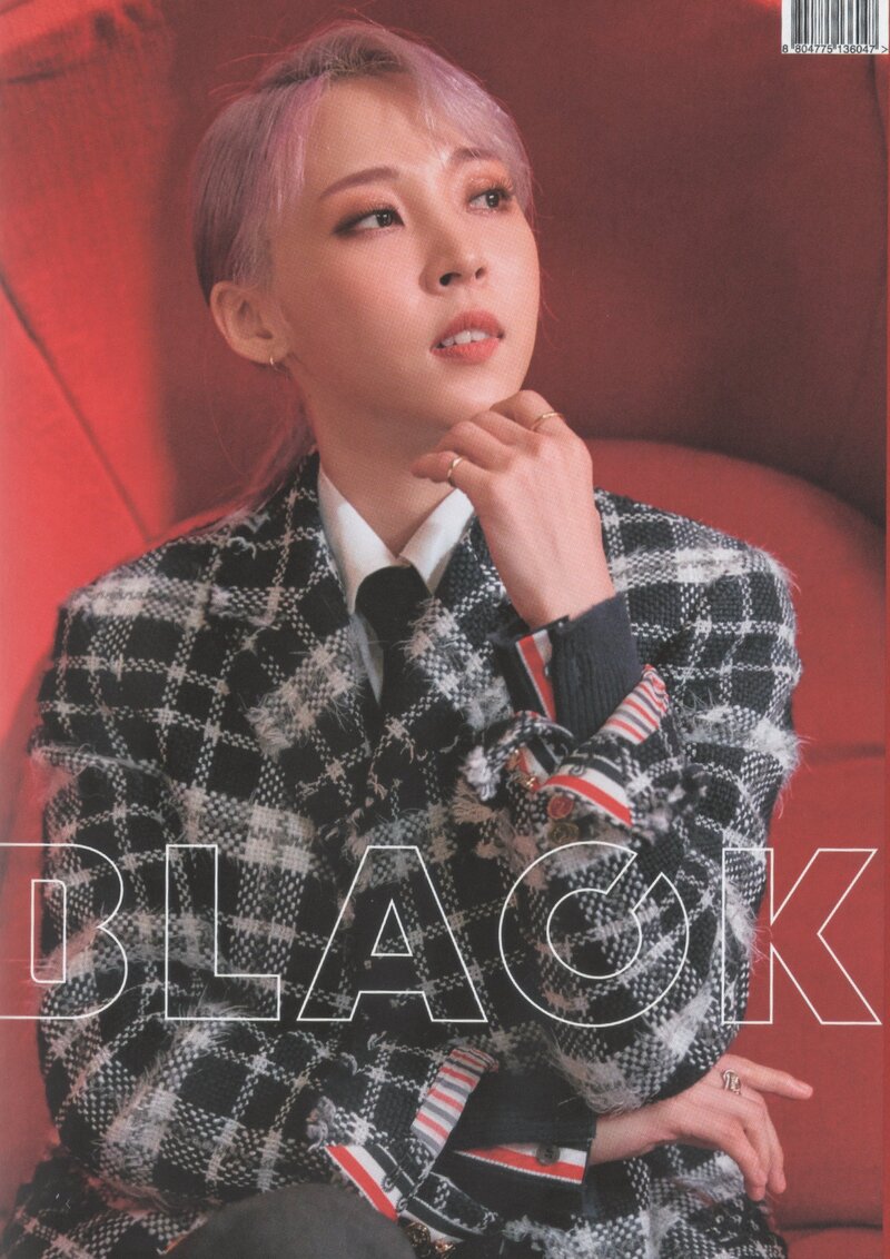 MAMAMOO 2nd Full Album 'reality in BLACK' [SCANS] (All Universes) documents 13