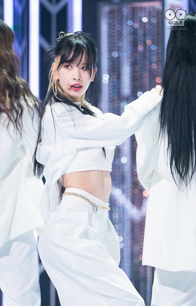 210516 WJSN The Black 'Easy' at Inkigayo documents 13