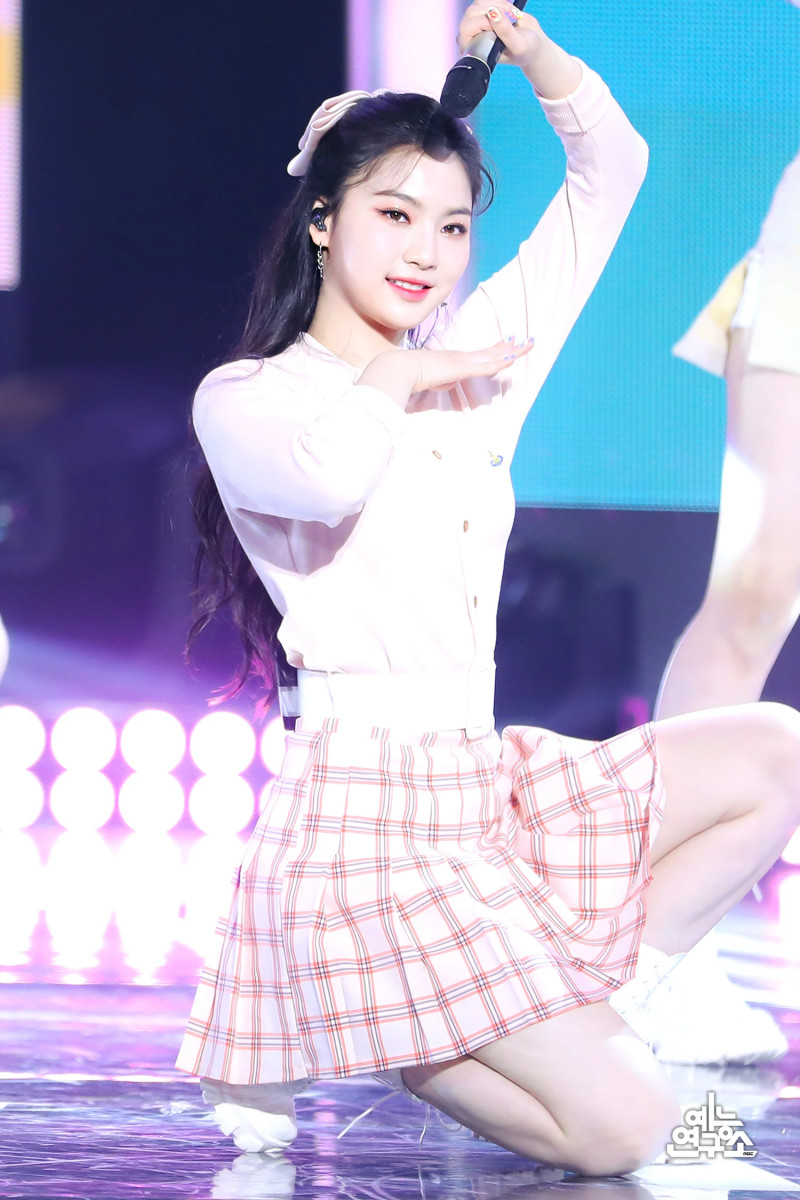 210508 STAYC 'So What' at Music Core documents 9