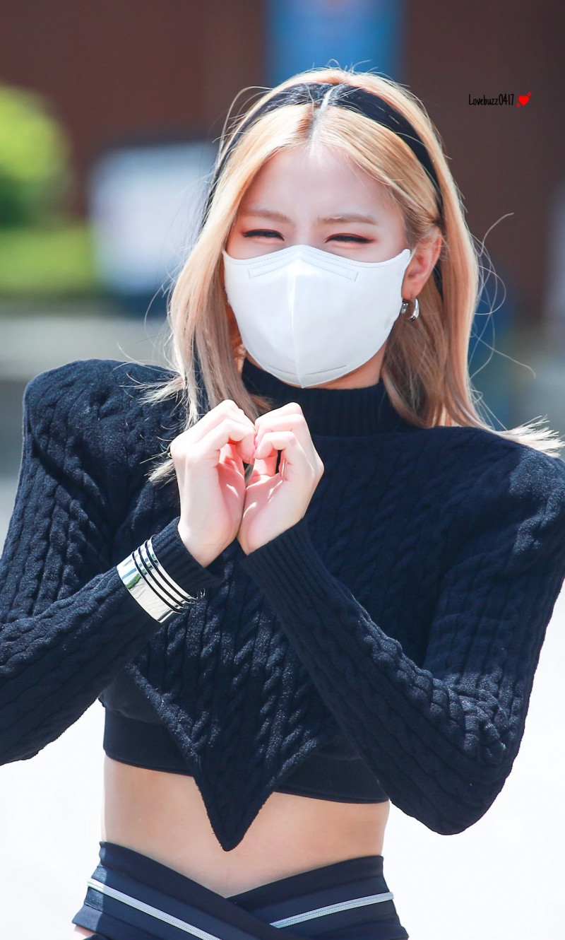 210512 ITZY Ryujin - On the way to Show Champion documents 5