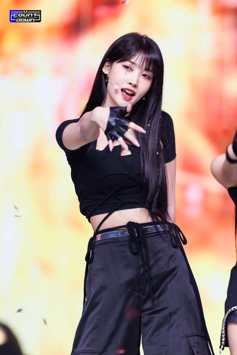 230824 EVERGLOW Sihyeon - 'SLAY' at M COUNTDOWN documents 12