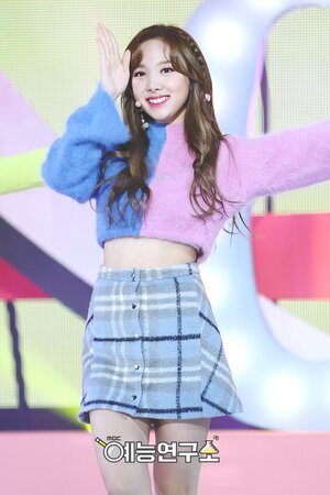171216 TWICE Nayeon - 'Heart Shaker' & 'Merry & Happy' at Music Core