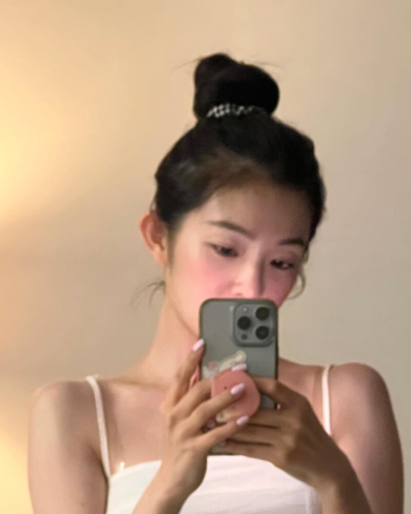 231026 Red Velvet Irene Instagram Update with Seulgi documents 6