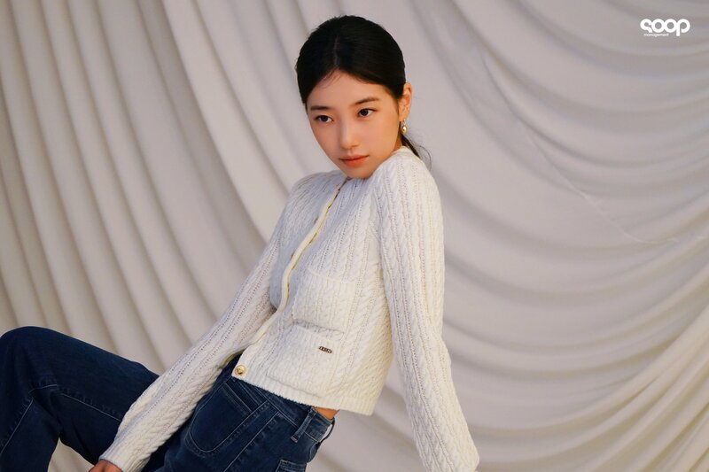 240405 SOOP Naver Post - Suzy - Guess S/S 2024 Campaign Behind documents 3