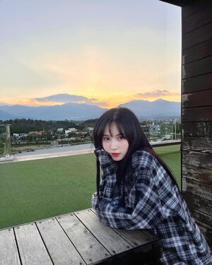 231029 Cherry Bullet's Jiwon Instagram Update (@jiwxoxni)