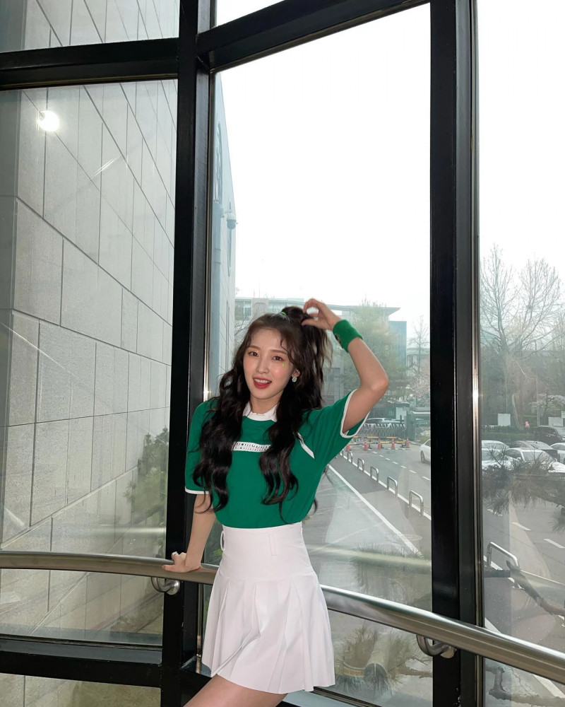 210402 OH MY GIRL SNS Update - Arin documents 7