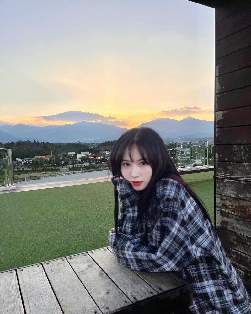 231029 Cherry Bullet's Jiwon Instagram Update (@jiwxoxni) documents 1