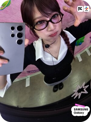240512 - KCON OFFICIAL Twitter Update with YENA - Mirror Selfie