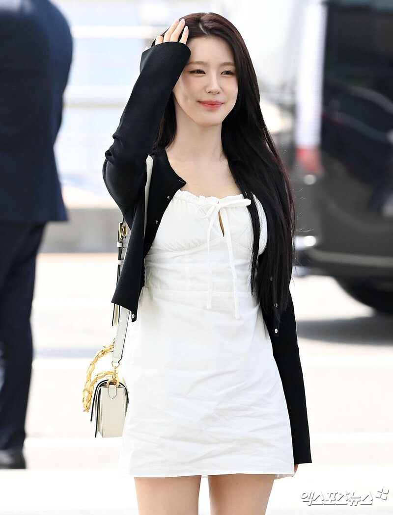 240412 (G)I-DLE Miyeon - ICN Airport documents 1