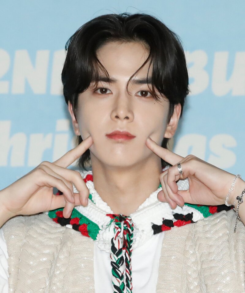 230807 The Boyz Younghoon - 'PHANTASY Pt.1 Christmas In August' Press Conference documents 8
