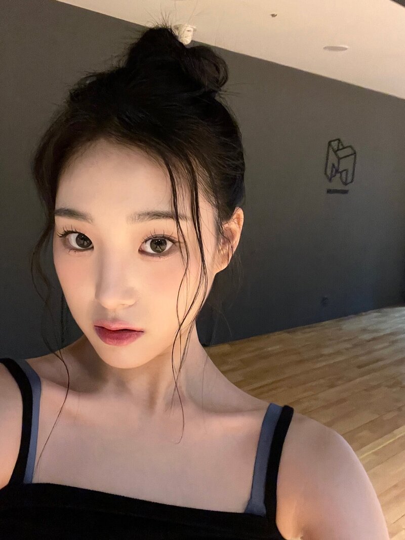 240421 tripleS Instagram & Twitter Update - Jiyeon documents 1