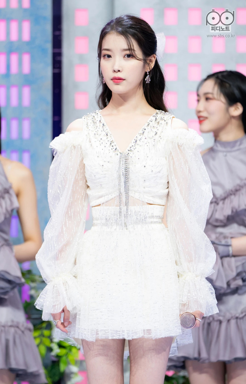 210328 IU - 'Coin' + 'LILAC' at Inkigayo documents 12