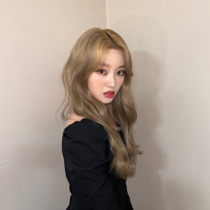 220401 LOONA Twitter Update - GoWon documents 7