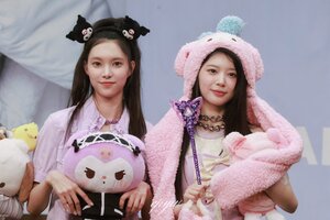 240407 ILLIT's Yunah and Moka at Fansign Event