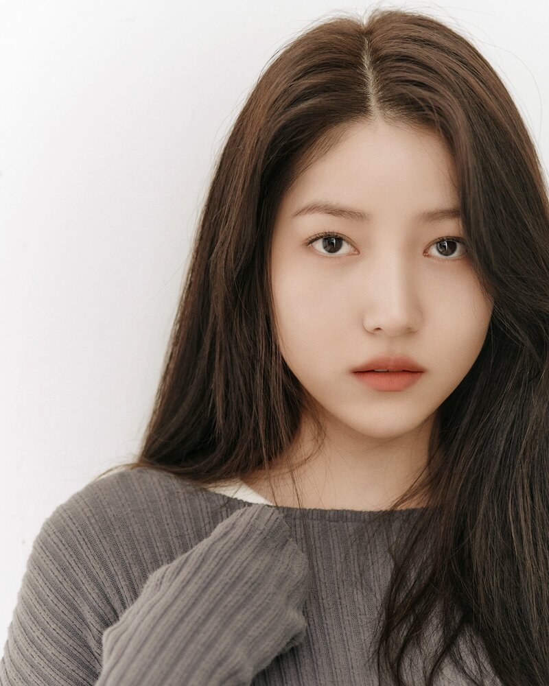 210830 IOK Naver Post - Sowon's Actress Profile Photos Behind documents 2